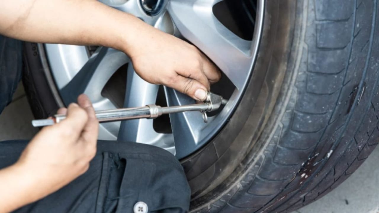 गर्मियों में कितनी होनी चाहिए कार के टायरों में हवा