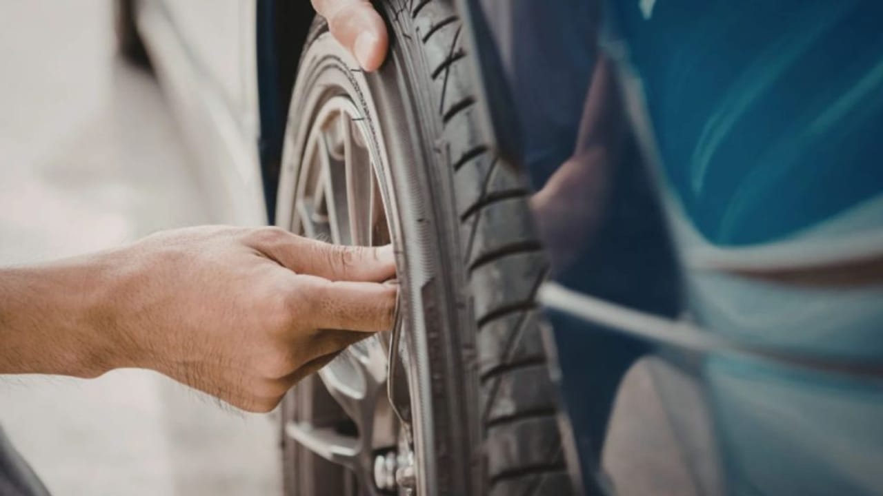 गर्मियों में कितनी होनी चाहिए कार के टायरों में हवा