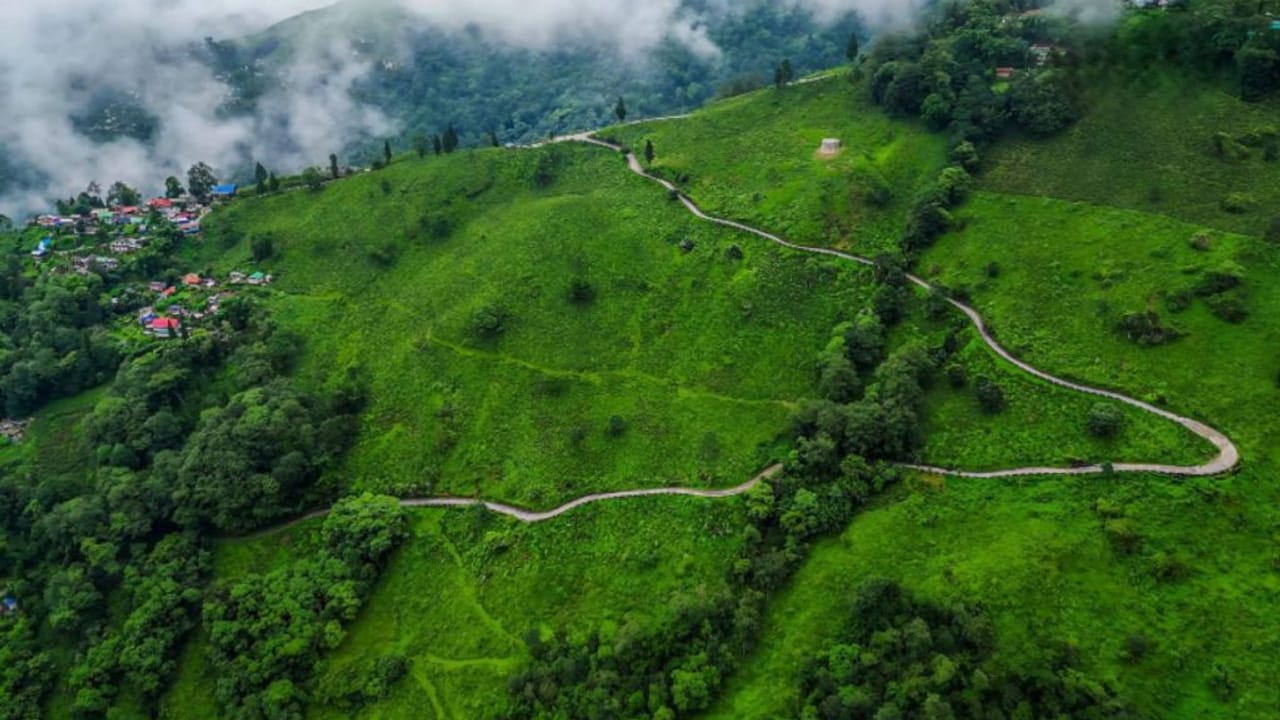 समर वेकेशन के लिए परफेक्ट हैं ये 7 डेस्टिनेशन, हर ट्रिप बना देंगी यादगार