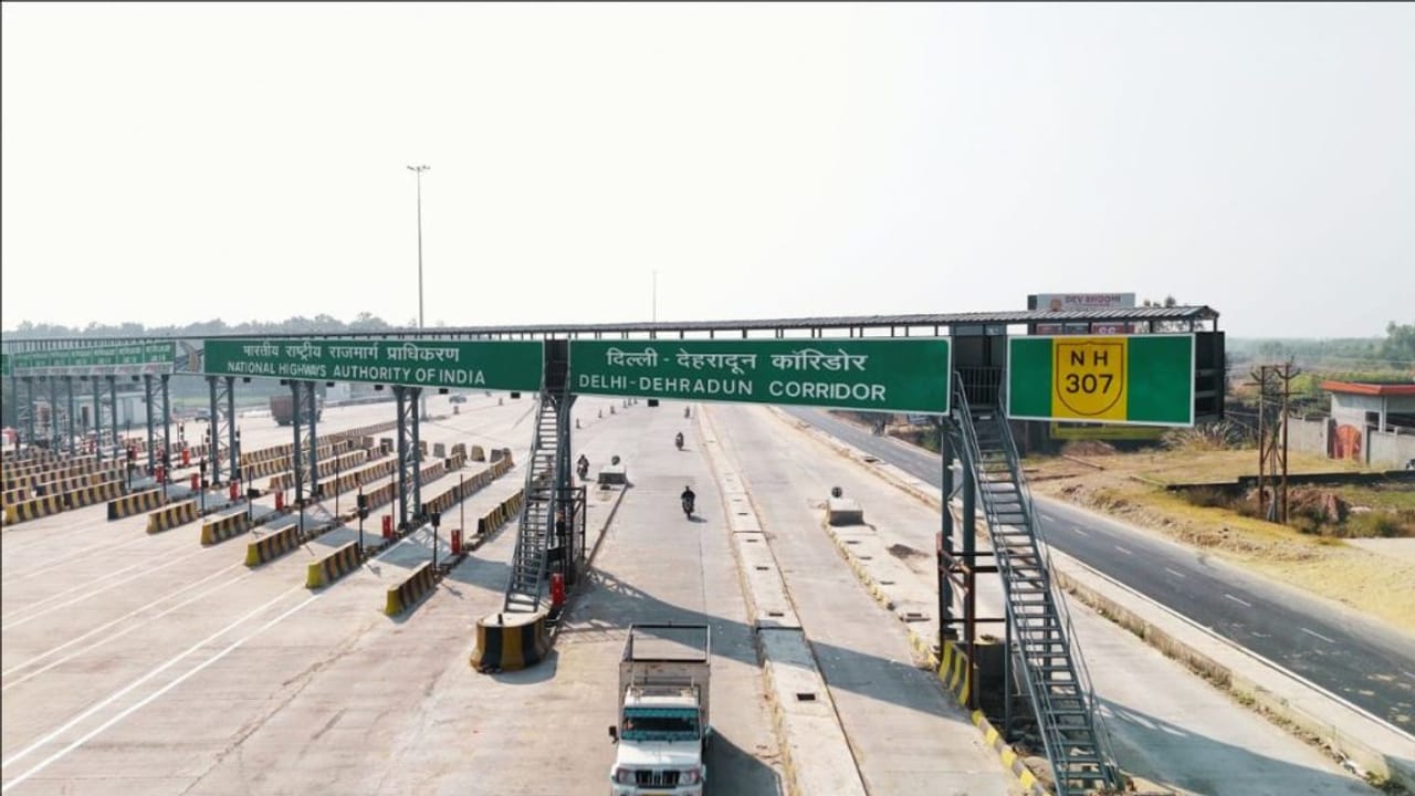 दिल्ली-देहरादून एक्सप्रेसवे कितना खास, देखें तस्वीरें