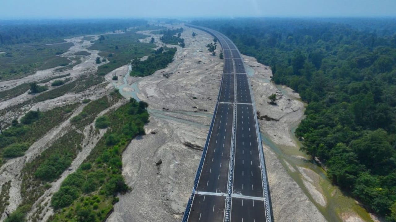 दिल्ली-देहरादून एक्सप्रेसवे कितना खास, देखें तस्वीरें