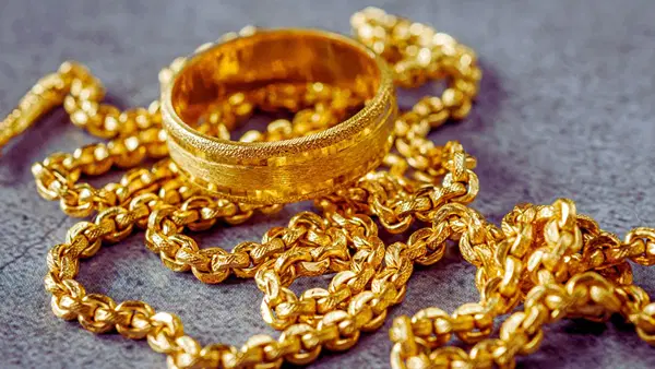 सोने की कीमतों में तेजी, MCX पर 149460 रुपये पहुंचा गोल्ड, जानें 24K- 22K-18K का लेटेस्ट रेट सोने की कीमतों में तेजी, MCX पर 149460 रुपये पहुंचा गोल्ड, जानें 24K- 22K-18K का लेटेस्ट रेट