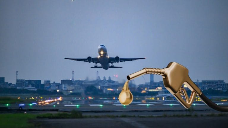 एक किलोलीटर तेल में कितनी दूरी तय करता है हवाई जहाज; क्या कार जैसी होती है माइलेज?