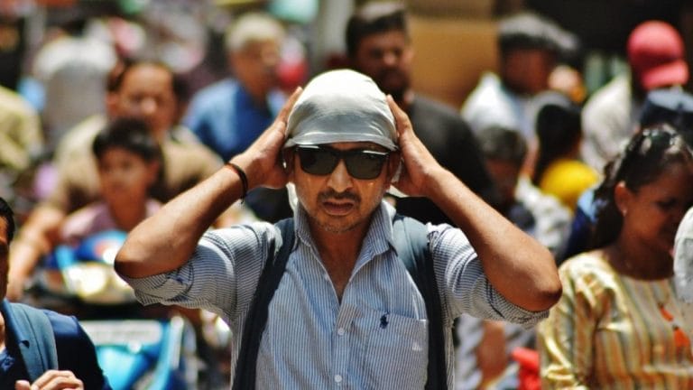 अप्रैल में बढ़ी तपिश! दिल्ली में 42 डिग्री तक पहुंचेगा पारा; कई राज्यों में हीटवेव का अलर्ट