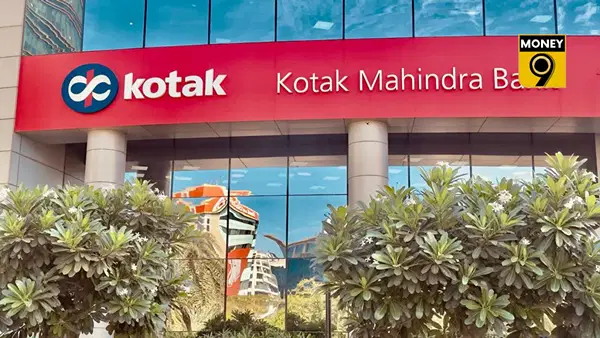 कोटक महिंद्रा बैंक Au Small Finance Bank में खरीदेगा 9.99% हिस्सेदारी, RBI से मिली मंजूरी, जानें कैसे होगी पूरी डील कोटक महिंद्रा बैंक Au Small Finance Bank में खरीदेगा 9.99% हिस्सेदारी, RBI से मिली मंजूरी, जानें कैसे होगी पूरी डील
