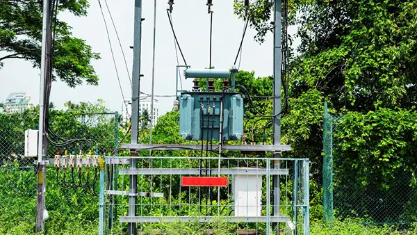 कितने का मिलता है ट्रांसफॉर्मर , जानें गांव से लेकर मॉल तक किस साइज का होता है यूज कितने का मिलता है ट्रांसफॉर्मर , जानें गांव से लेकर मॉल तक किस साइज का होता है यूज