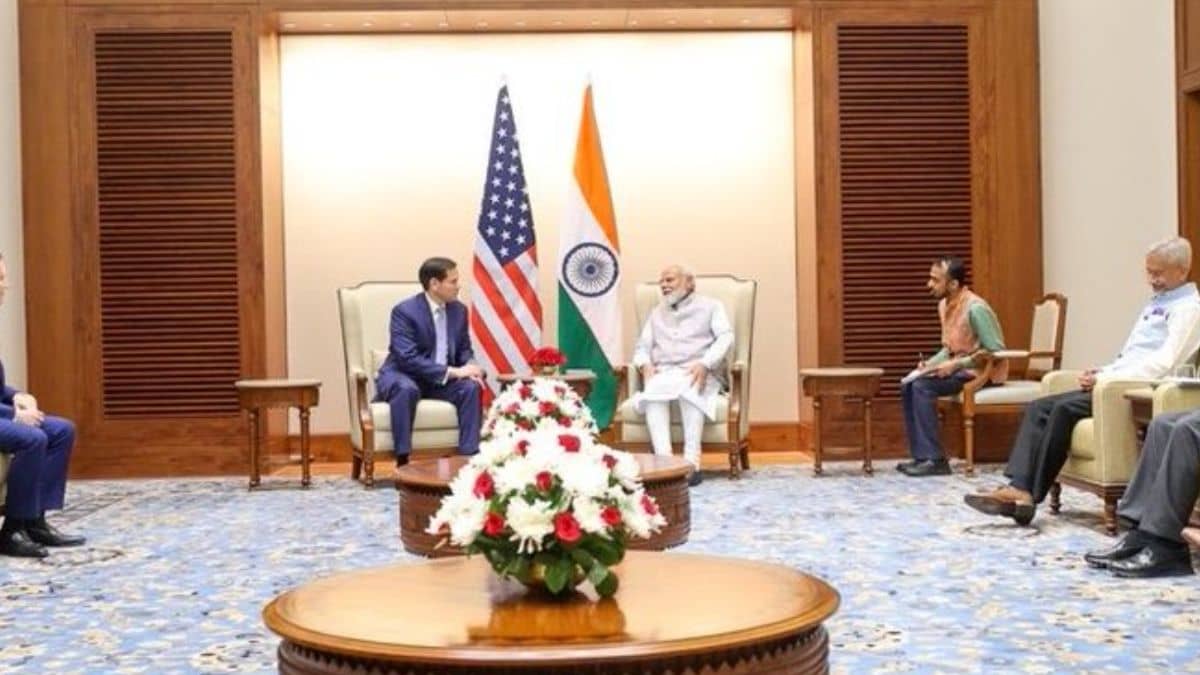 PM मोदी से मिले अमेरिकी विदेश मंत्री मार्को रूबियो, ग्लोबल पीस से लेकर डिफेंस तक कई मुद्दों पर हुई चर्चा PM मोदी से मिले अमेरिकी विदेश मंत्री मार्को रूबियो, ग्लोबल पीस से लेकर डिफेंस तक कई मुद्दों पर हुई चर्चा