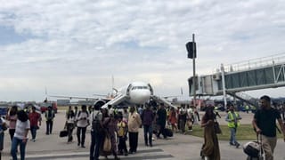 इंडिगो में पावर बैंक ले जाना पड़ा भारी, ब्लास्ट में 5 घायल; जानें फ्लाइट में कौन-सी चीजें ले जाना है मना, देखें पूरी लिस्ट