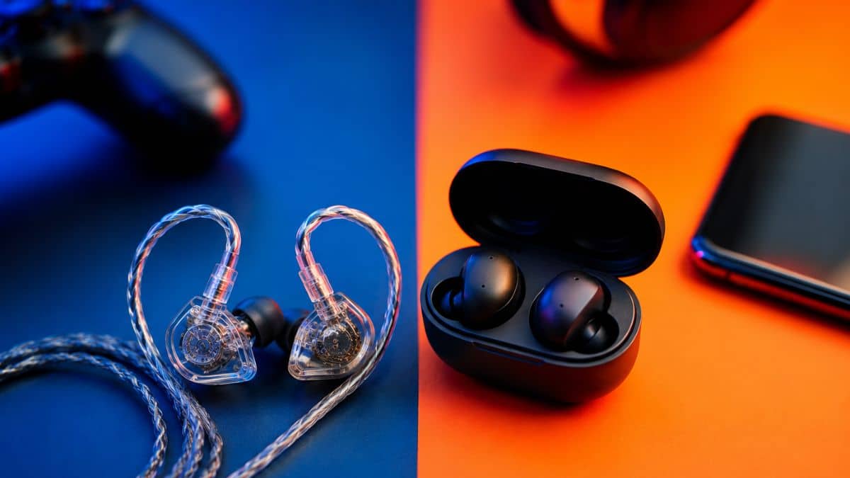 IEMs vs Earbuds: गेमिंग से म्यूजिक तक, क्यों बढ़ रही है IEMs की लोकप्रियता? जानें बेहतर साउंड क्वालिटी के लिए कौन है बेस्ट ऑप्शन IEMs vs Earbuds: गेमिंग से म्यूजिक तक, क्यों बढ़ रही है IEMs की लोकप्रियता? जानें बेहतर साउंड क्वालिटी के लिए कौन है बेस्ट ऑप्शन