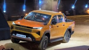 दुनिया को मिल रहे प्रीमियम फीचर्स, भारत में क्यों नहीं? Toyota Hilux पर उठे सवाल