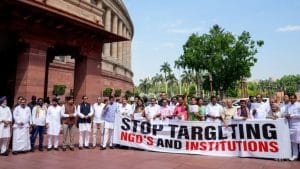 Explained: FCRA और FDI में क्या है अंतर, विदेशी फंडिंग को लेकर किस कानून में बदलाव का प्रस्ताव, क्यों मचा बवाल?
