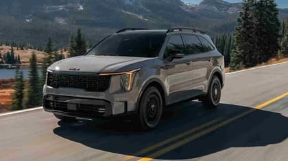 Kia Sorento: सामने आई नई फ्लैगशिप SUV की पहली झलक, प्रीमियम डिजाइन के साथ हाईटेक इंटीरियर