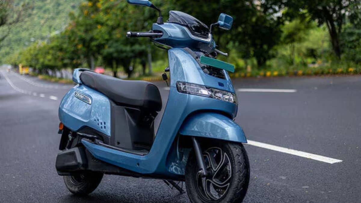 EV खरीदने वालों की पहली पसंद बनी TVS! जुलाई के आंकड़े देखकर चौंक जाएंगे आप EV खरीदने वालों की पहली पसंद बनी TVS! जुलाई के आंकड़े देखकर चौंक जाएंगे आप