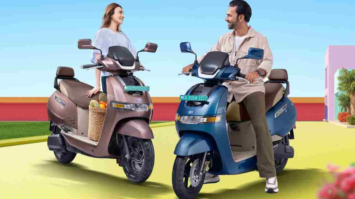 सिंगल चार्ज में 114km तक दौड़ेगा ये इलेक्ट्रिक स्कूटर! TVS ने लॉन्च किया iQube का 2.3kWh वेरिएंट