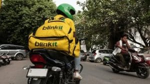 Blinkit के इस फूड स्टोरेज में निकले कॉकरोच, मिले एक्सपायर्ड और टैम्पर्ड प्रोडक्ट्स; FDA ने किया लाइसेंस सस्पेंड