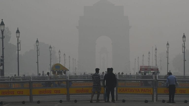 नवंबर से पार्किंग फीस डबल, 50% वर्क फ्रॉम होम, प्रदूषण को कम करने के लिए दिल्ली सरकार ने कई़ उपायों की घोषणा की