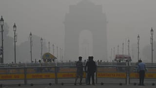 नवंबर से पार्किंग फीस डबल, 50% वर्क फ्रॉम होम, प्रदूषण को कम करने के लिए दिल्ली सरकार ने कई़ उपायों की घोषणा की