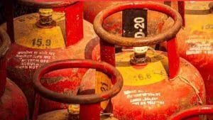 LPG Cylinder वाले ध्यान दें! नियमों में बड़ा बदलाव, अब इतने दिन बाद बुक कर पाएंगे अगला सिलेंडर