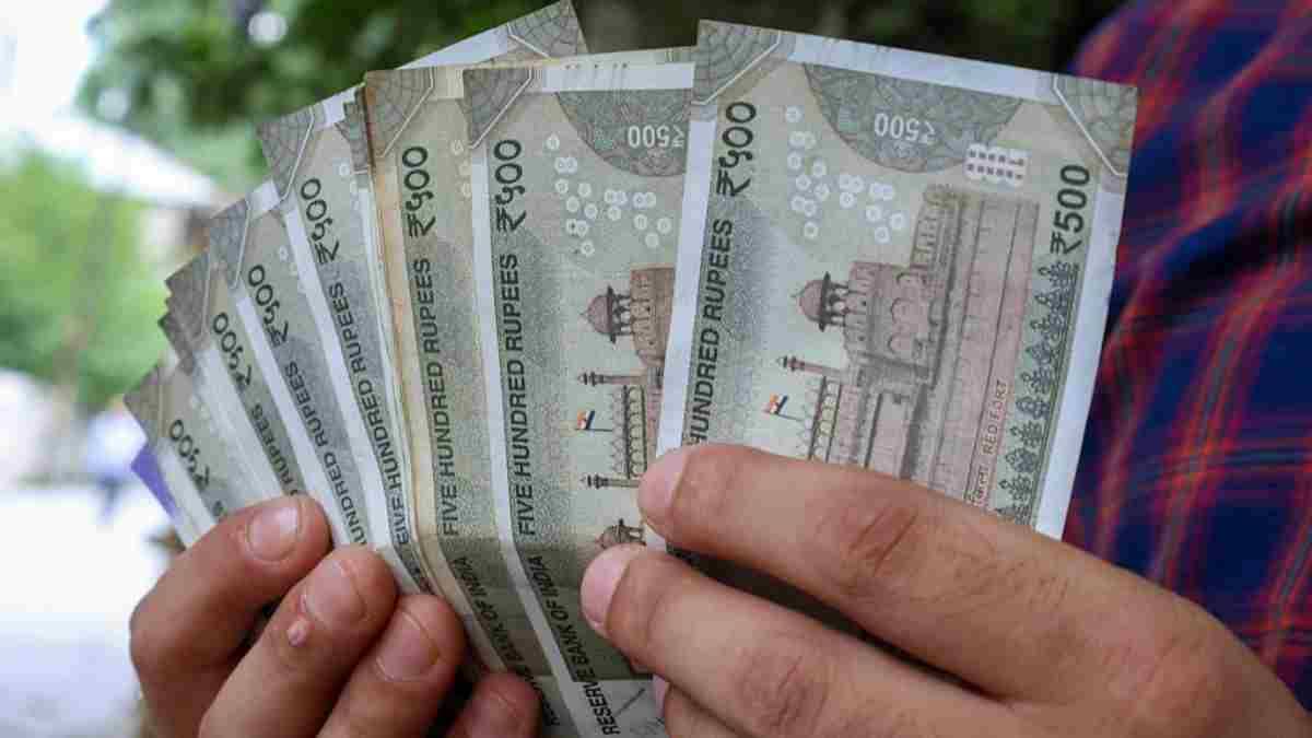 New Labour Code: इन कर्मचारियों को मिलेगा 20% तक का बोनस, समझिए क्या है नया नियम? New Labour Code: इन कर्मचारियों को मिलेगा 20% तक का बोनस, समझिए क्या है नया नियम?