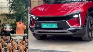 अमिताभ बच्चन महिंद्रा की इलेक्ट्रिक SUV चलाते दिखे, गैराज में करोड़ों की Defender भी