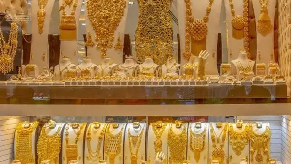Gold Price Today: सोने की कीमतों में बड़ी गिरावट, 5900 रुपये सस्ती हुई चांदी; दिवाली से पहले क्यों टूटे भाव? Gold Price Today: सोने की कीमतों में बड़ी गिरावट, 5900 रुपये सस्ती हुई चांदी; दिवाली से पहले क्यों टूटे भाव?