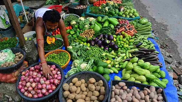 बेकाबू महंगाई पर लगाम लगाने की तैयारी, इन 3 कारणों की वजह से जेब पर पड़ रहा असर बेकाबू महंगाई पर लगाम लगाने की तैयारी, इन 3 कारणों की वजह से जेब पर पड़ रहा असर