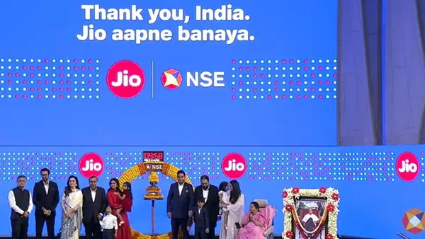 Jio Platforms Share: जियो का शेयर क्या बनेगा पैसा छापने की मशीन, तुरंत करें सेल या आगे मिलेगा जोरदार मुनाफा? Jio Platforms Share: जियो का शेयर क्या बनेगा पैसा छापने की मशीन, तुरंत करें सेल या आगे मिलेगा जोरदार मुनाफा?