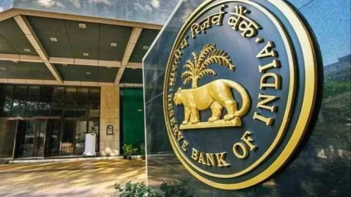 RBI ने बैंकों में डाले 1 लाख करोड़ रुपये, त्योहारों से पहले क्यों बढ़ी पैसों की जरूरत?