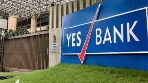 52 हफ्ते के लो के नजदीक पहुंचा Yes Bank का शेयर, अब क्या करें?